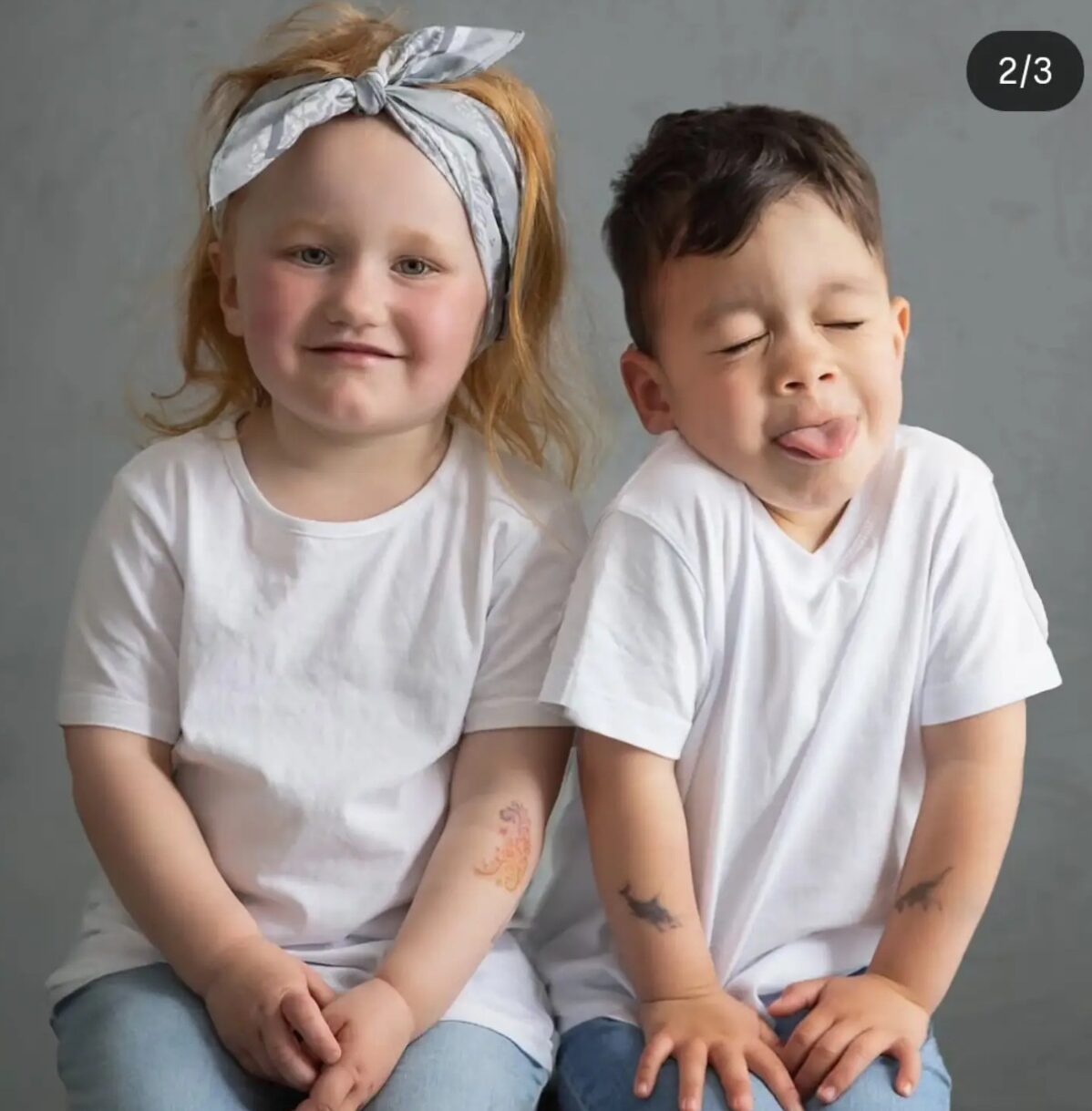 Geschwisterfotografie – zwei Kinder, ausgelassene Stimmung